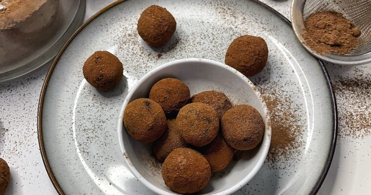 TARTUFINI AL CACAO (Con solo 3 ingredienti!) 2 TARTUFINI AL CACAO (Con solo 3 ingredienti!)
